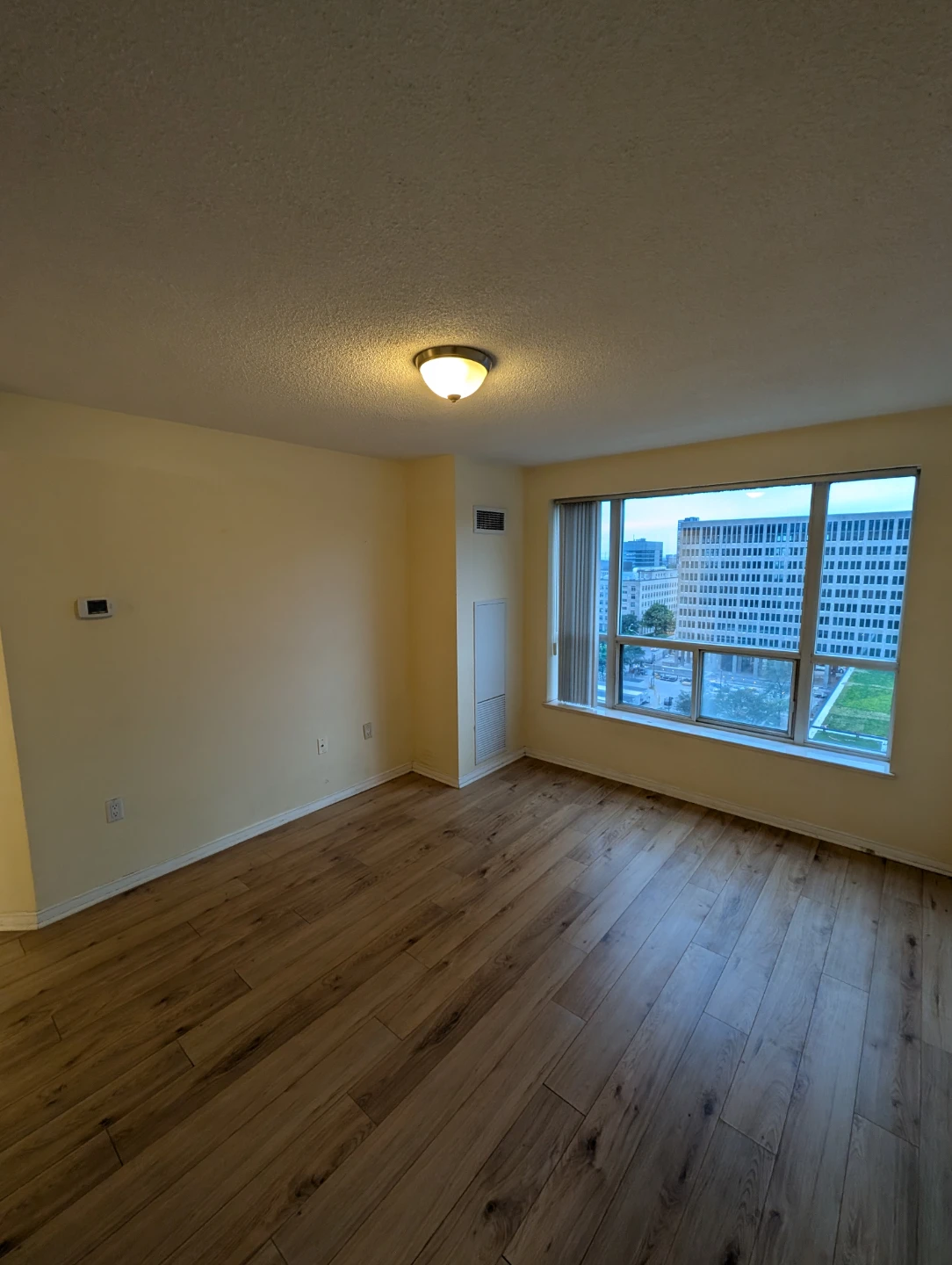 Master BR for Rent at Bay and Wellesley in 2BR 2 Bath - photo 2