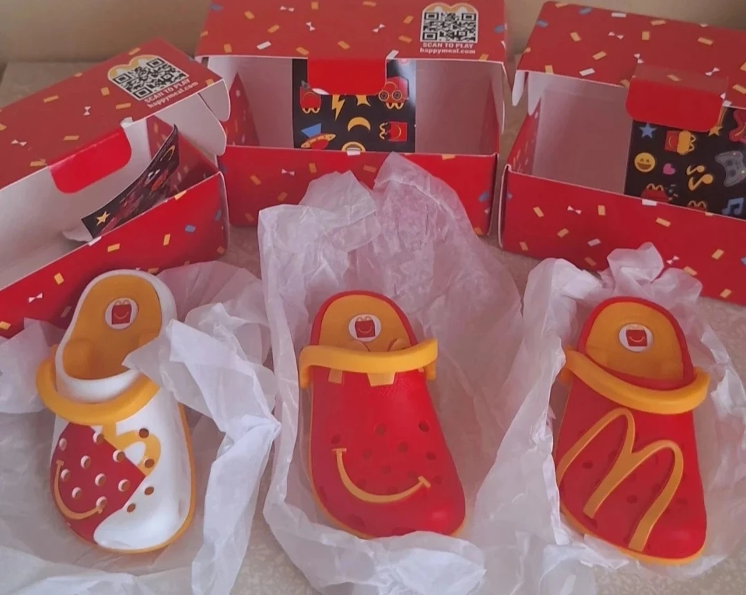 Mixed McDonald's toys with others - photo 4