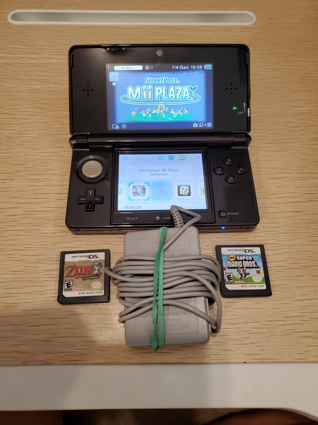 Nintendo 3DS w mario n zelda DS games.