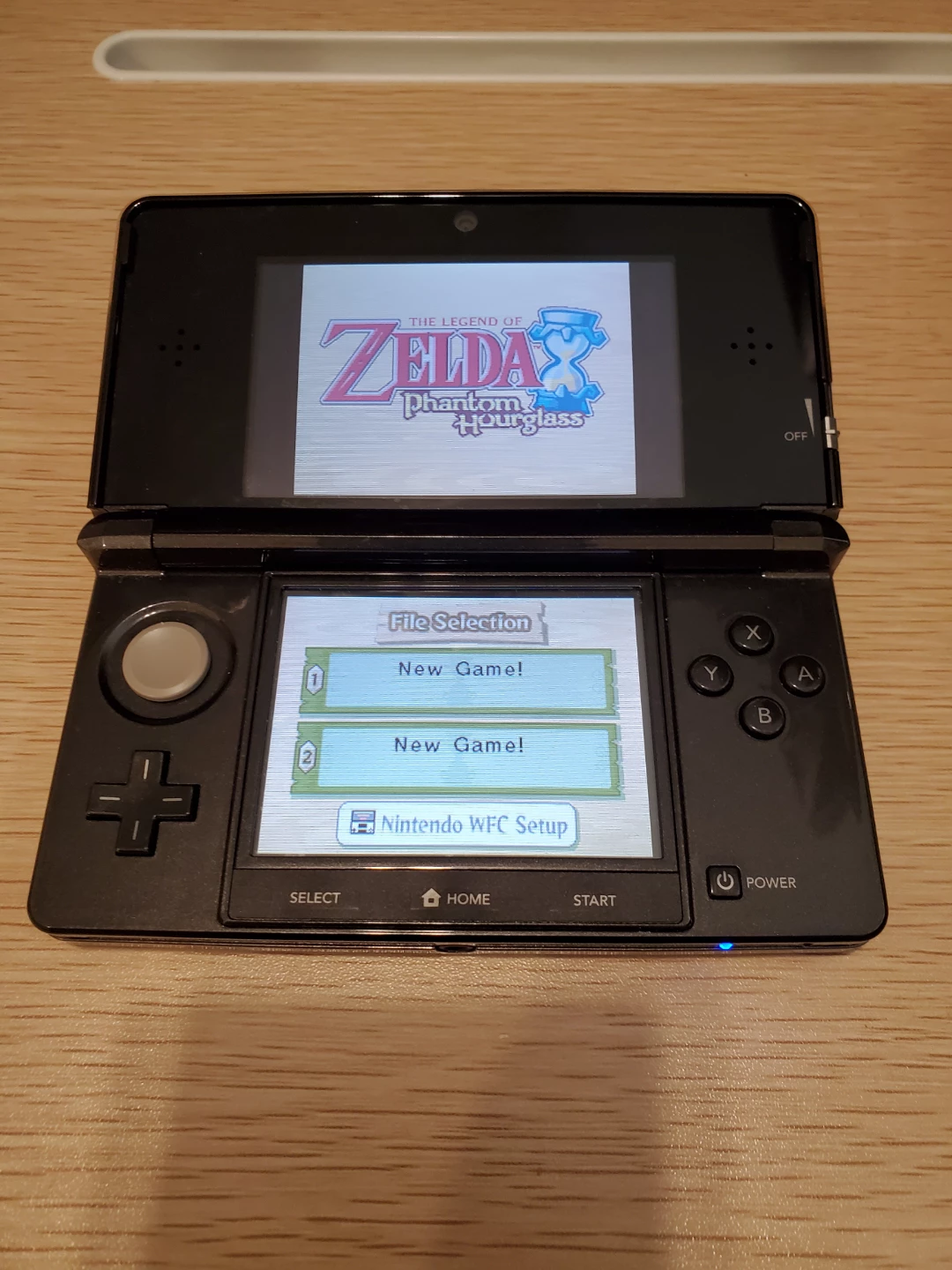 Nintendo 3DS w mario n zelda DS games. - photo 2