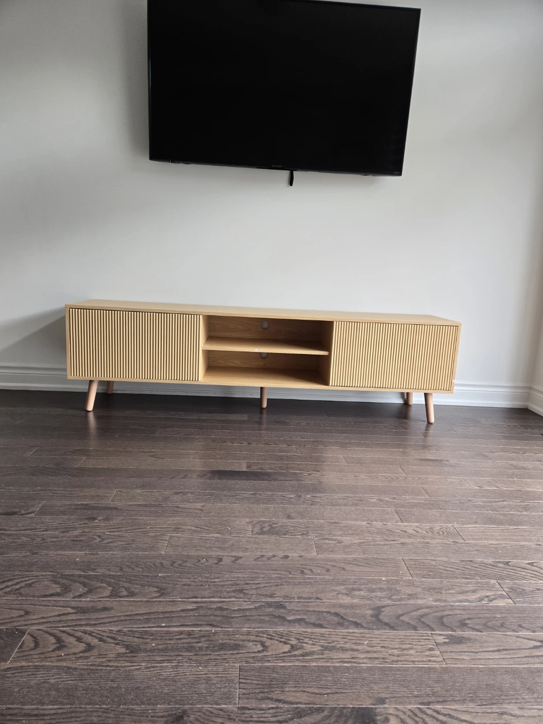 Flutted tv stand for 80 inch tv or less warehouse sale - photo 2