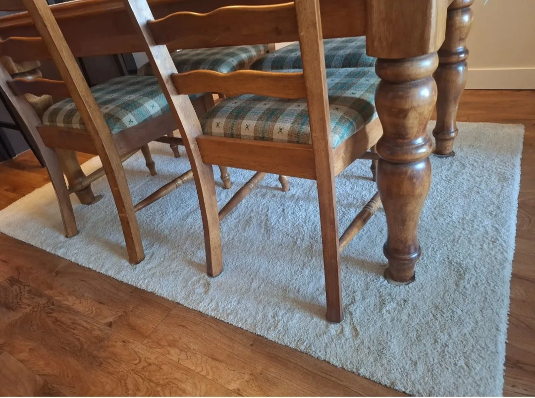 Solid Wood Dining Table, Chairs and Free Carpet - photo 3