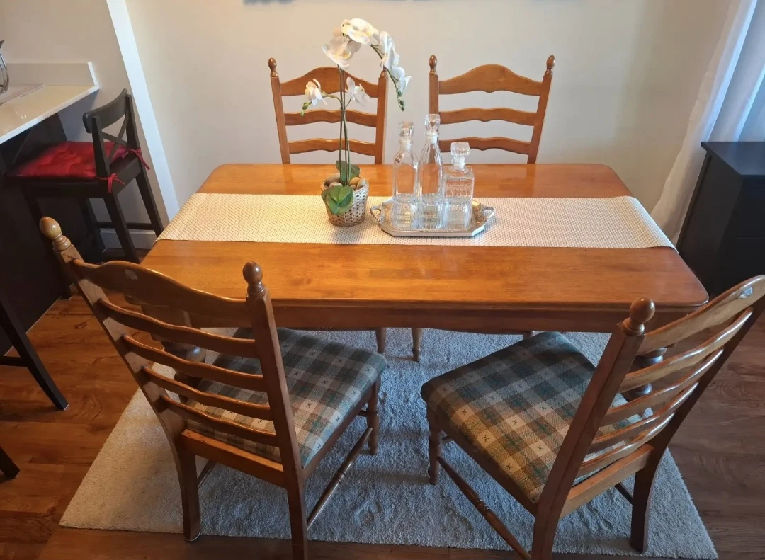 Solid Wood Dining Table, Chairs and Free Carpet - photo 4