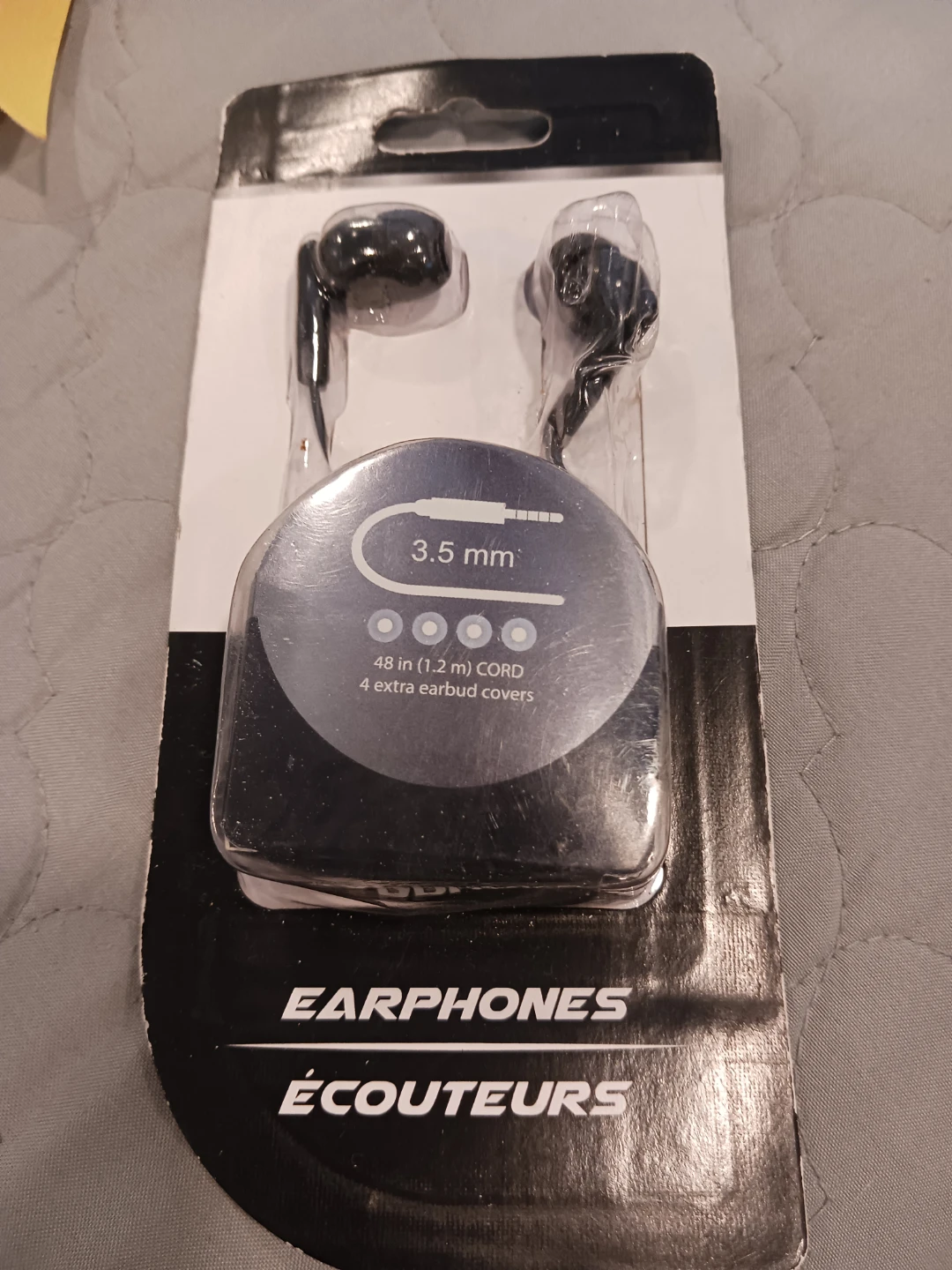 Brand new Black Earphones ......😁😊😍