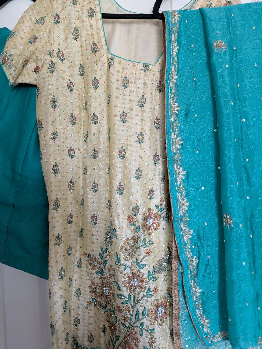 Cream Embroidered Punjabi Suit with Teal Dupatta - photo 2