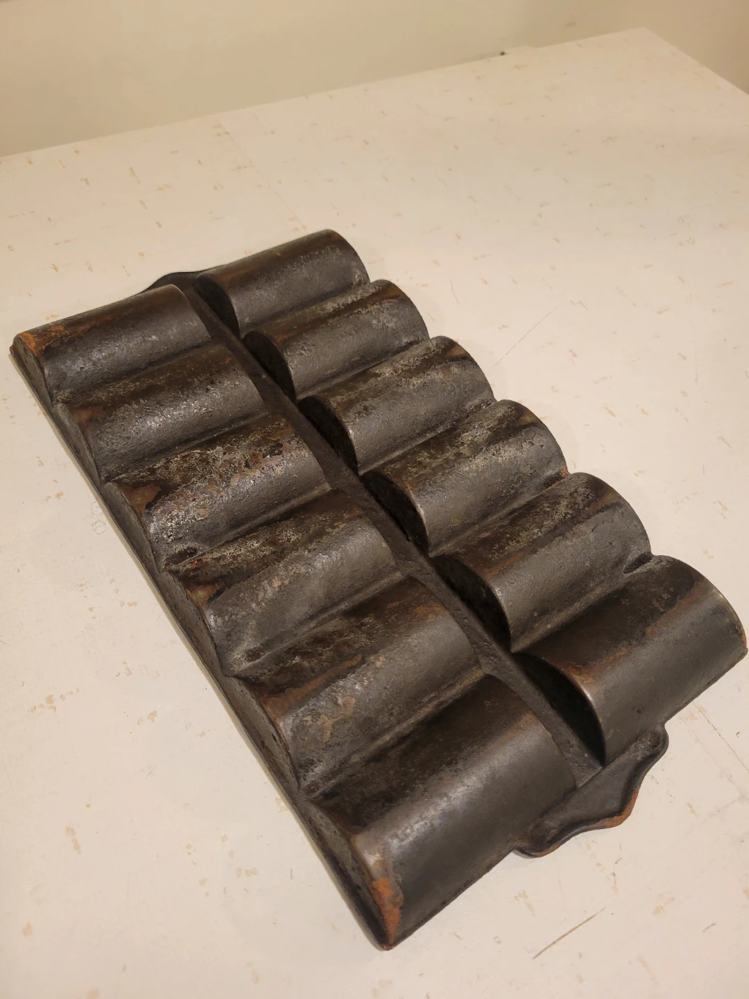 Vintage Cast Iron 12 Loaf Baking Pan. Industrial Trinket Dish - photo 2