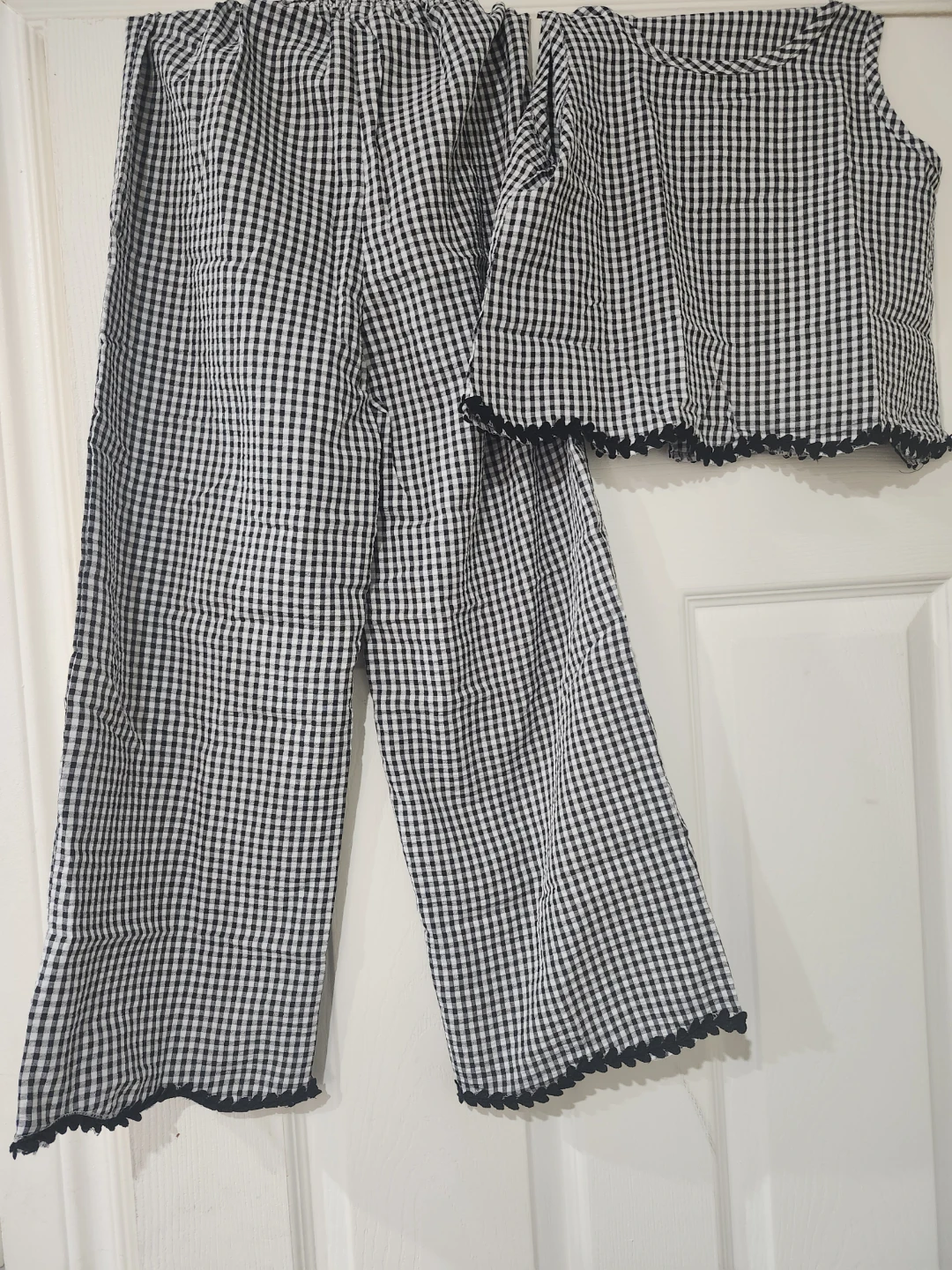 Kids 8 yr girls Black and White Gingham Pajama Set