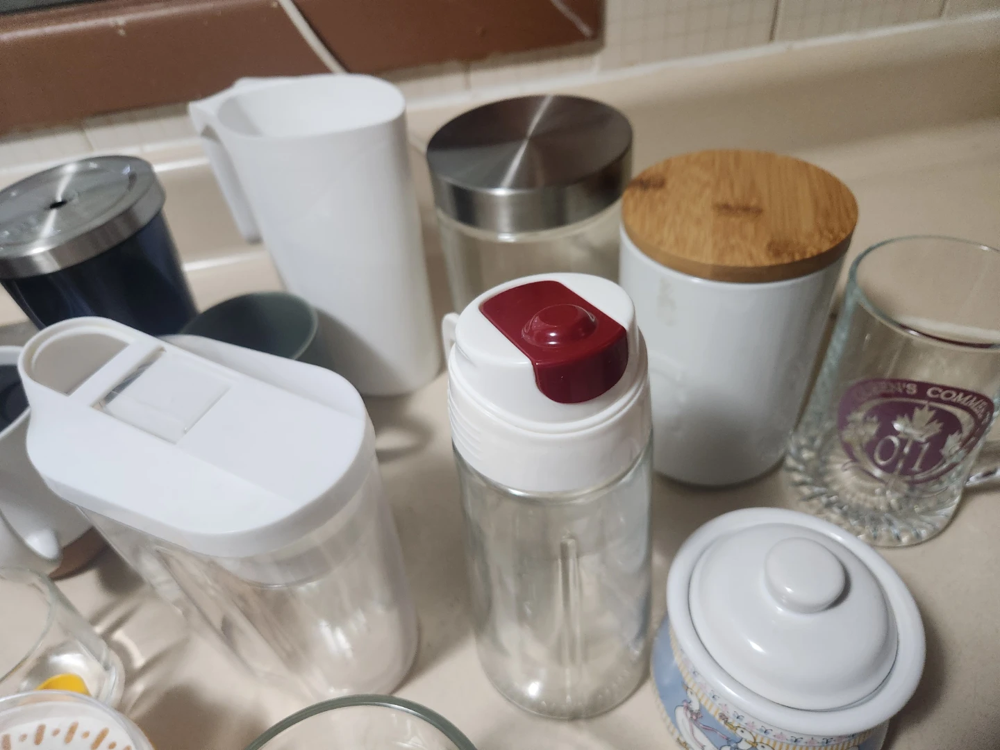 Kitchenware Assortment - Mugs, Pitchers, Jars & Citrus Juicer - photo 3
