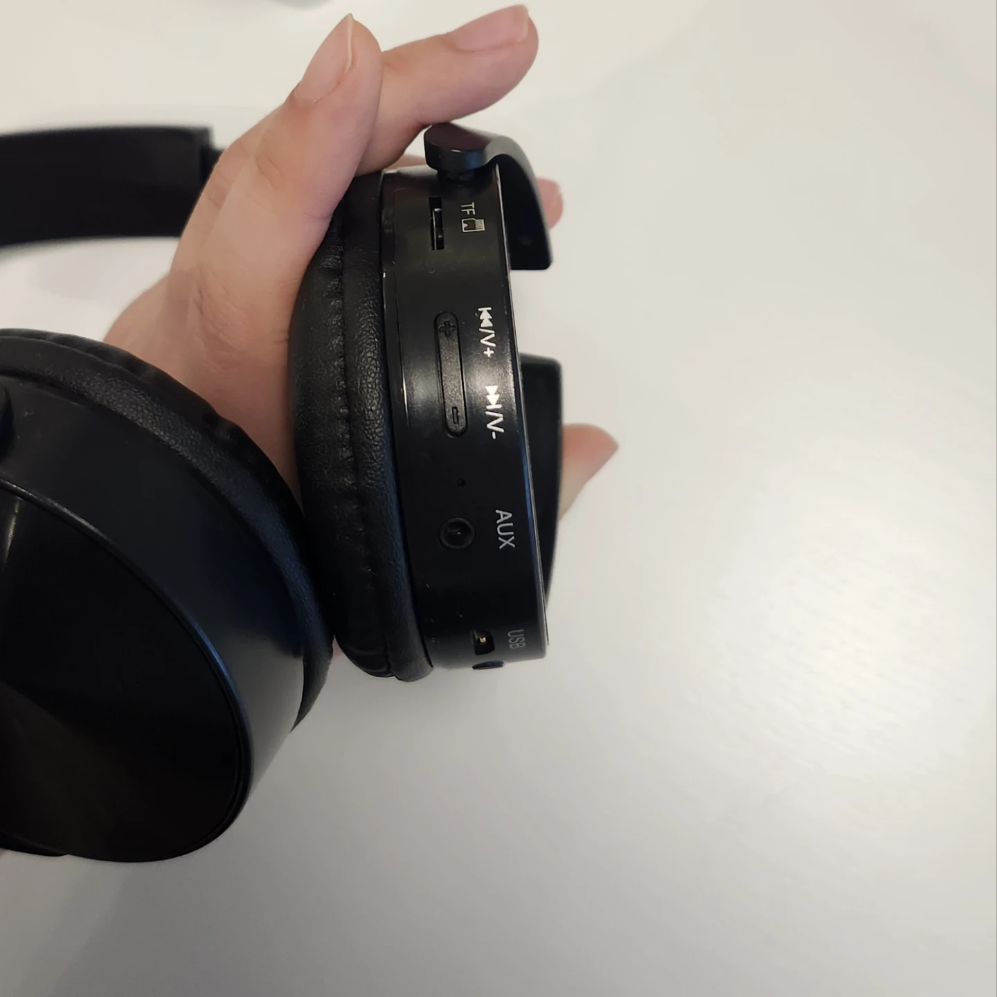 Black Wireless Mercury  Headphones with USB Charging Cable - photo 3