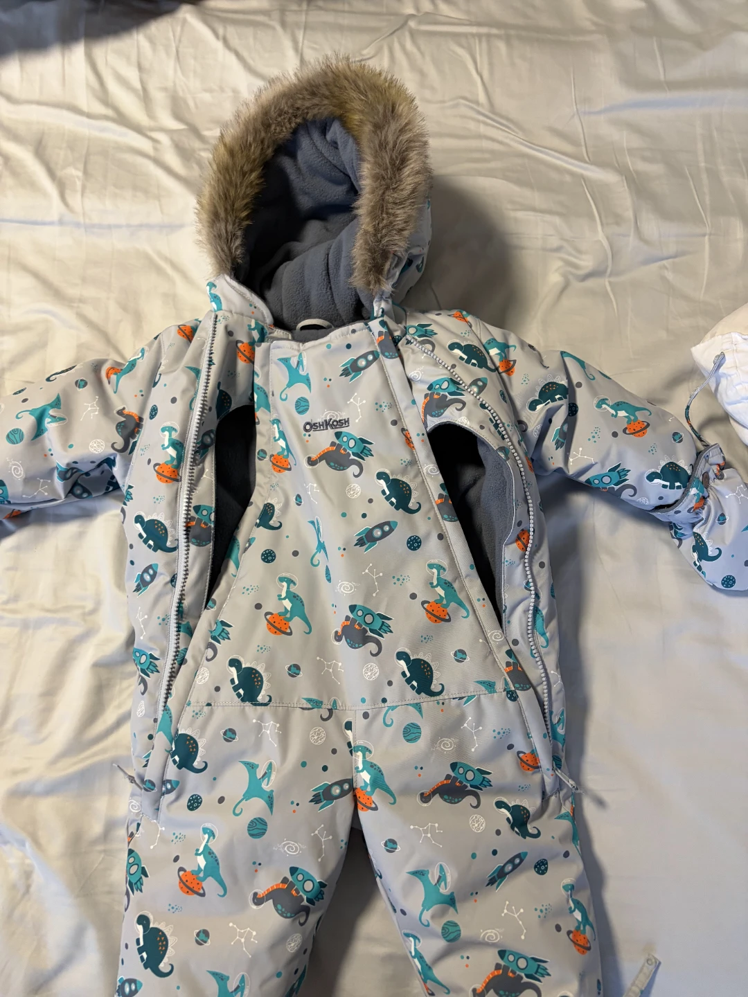 OshKosh B'gosh Snowsuit - 18M - photo 4