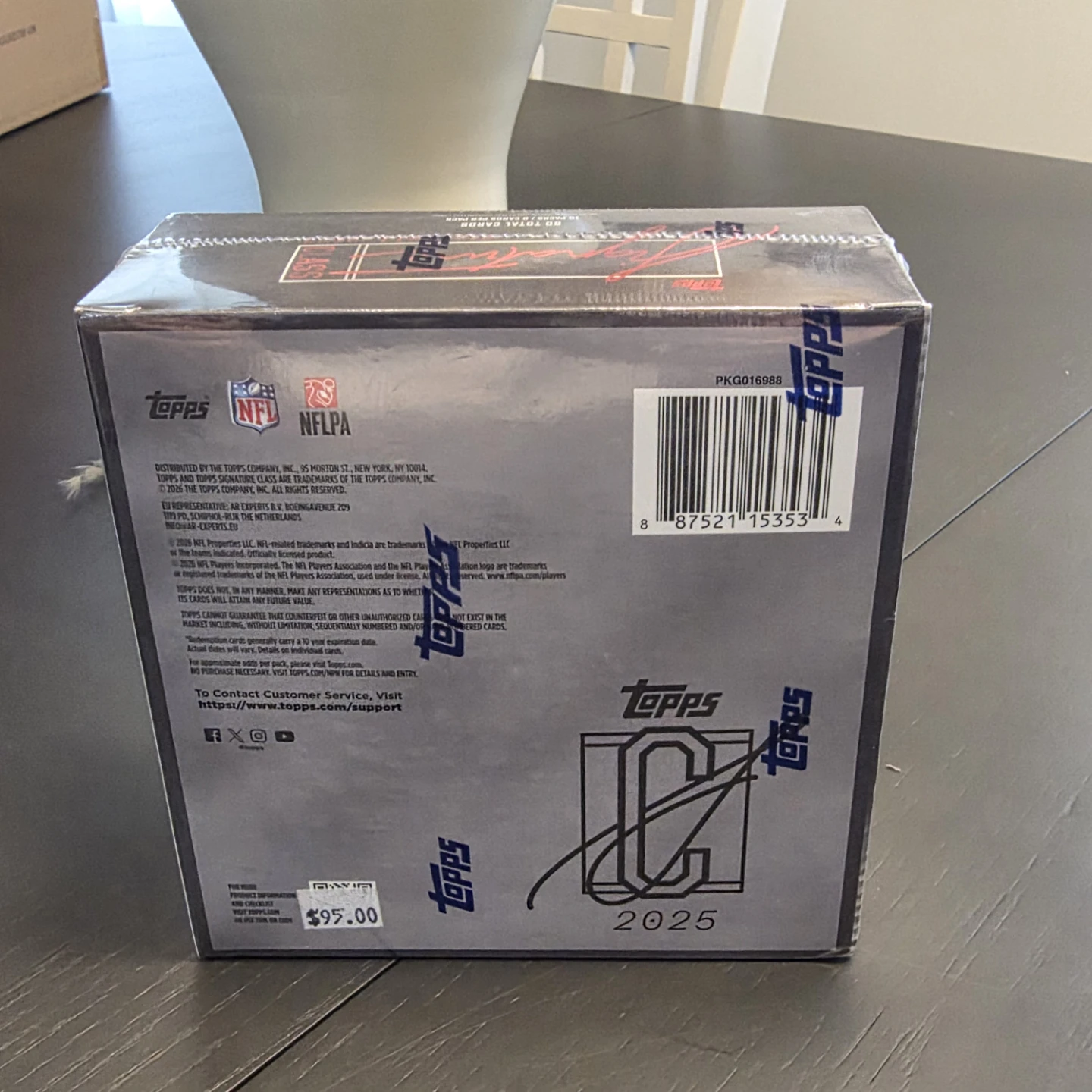 Topps 2025 NFL Signature Class Football Trading Card Box - photo 3