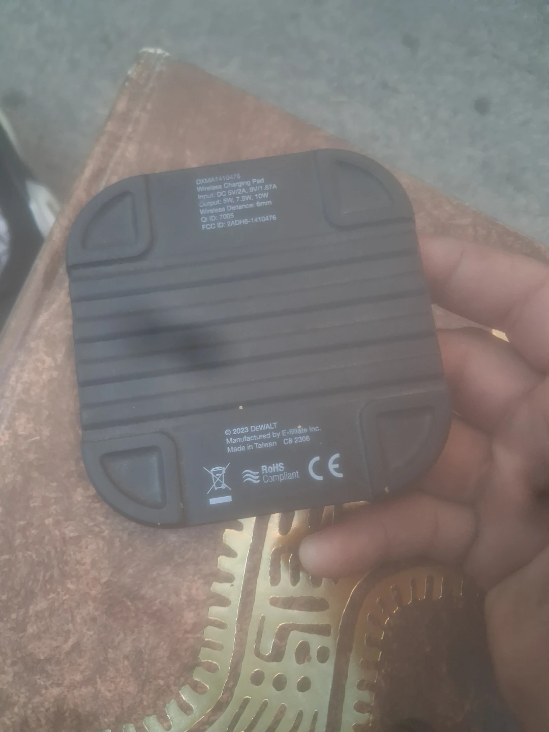 DeWalt Wireless Charging Pad - photo 2