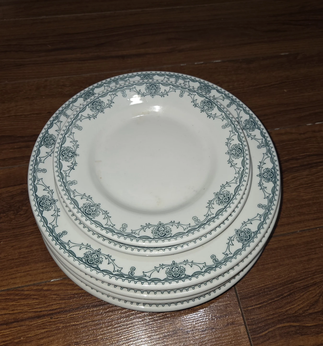 Set of 5 Small Plates with Green Pattern
