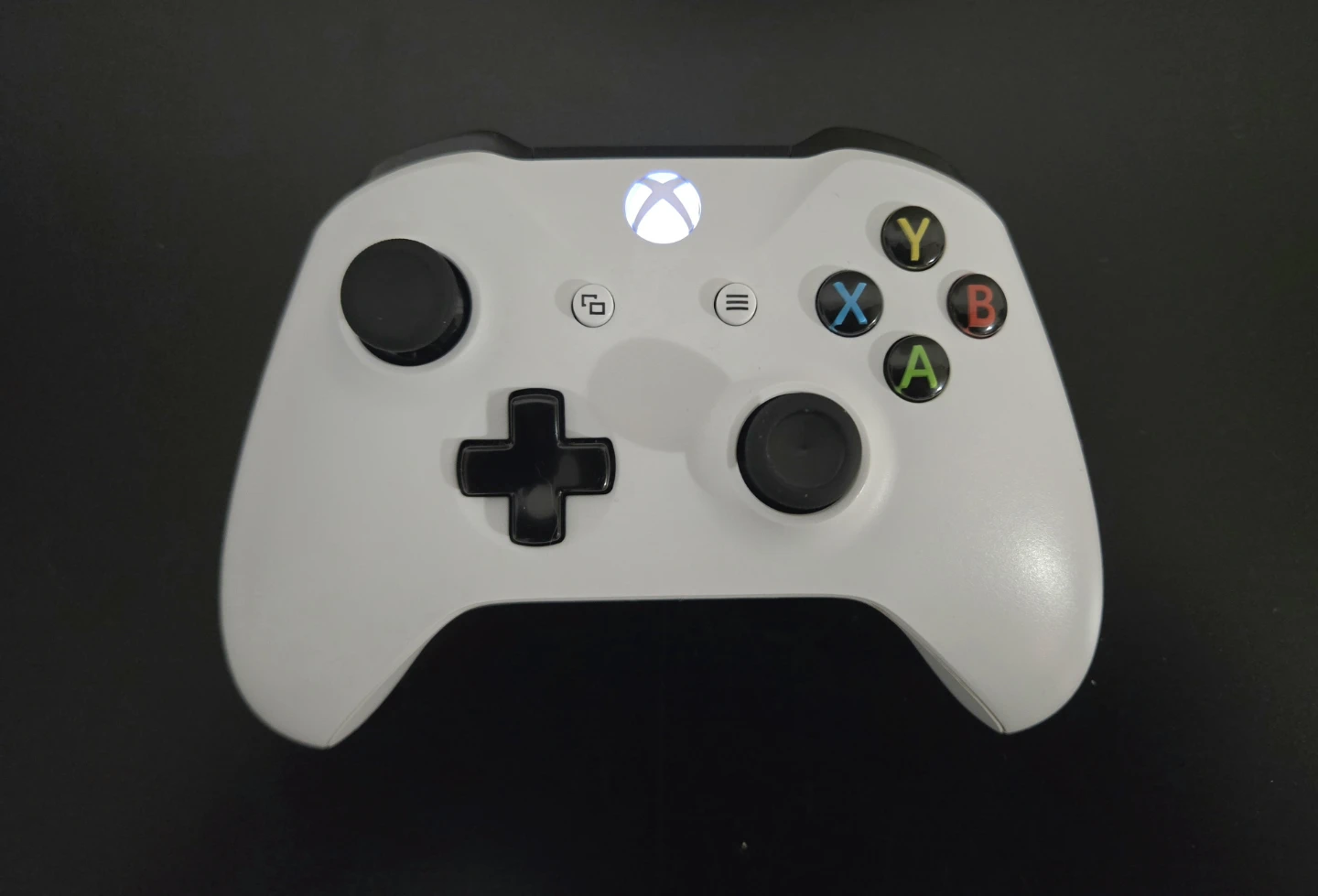 Microsoft Xbox One Wireless Controller / White