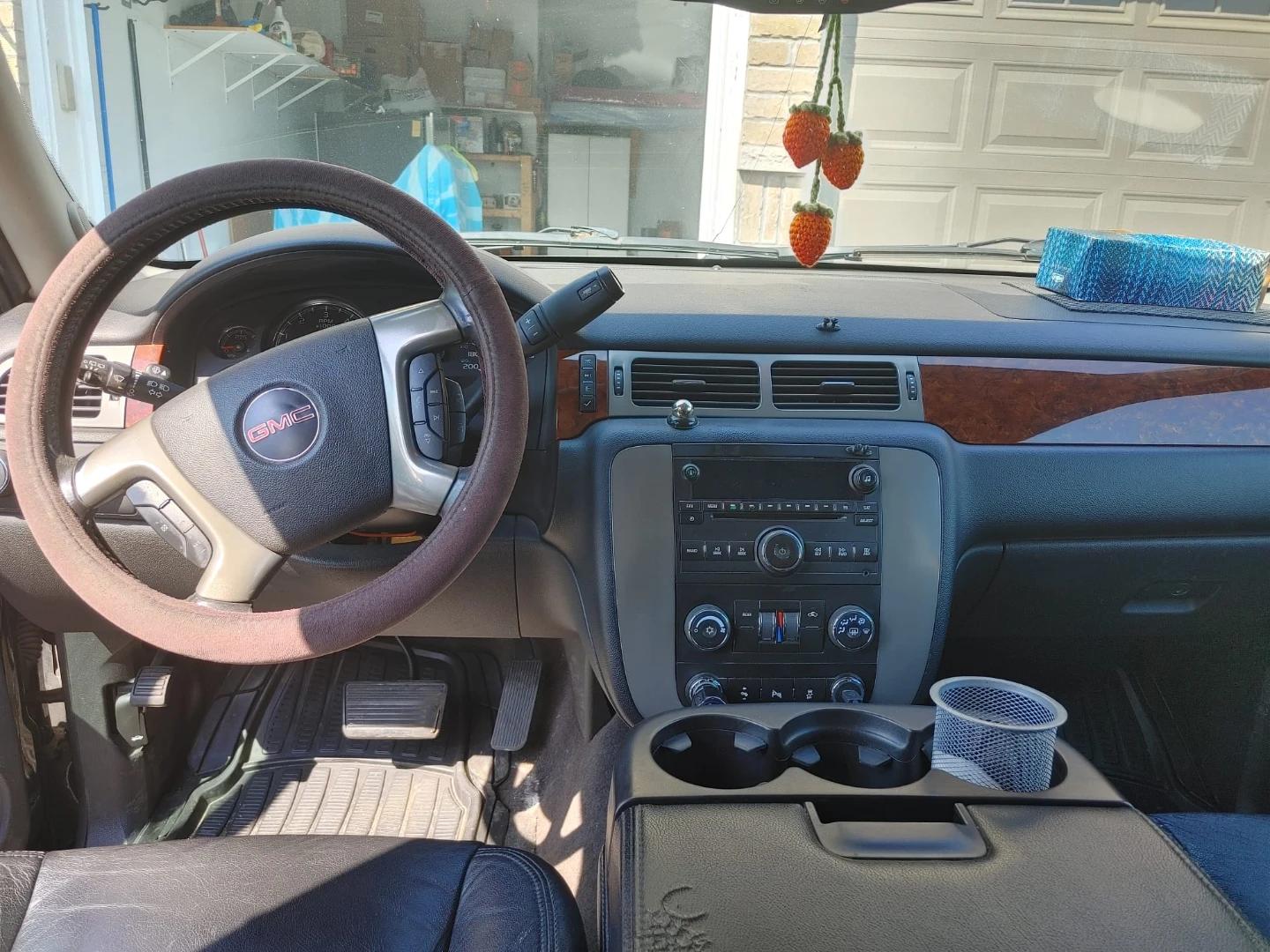 Black GMC Yukon SUV - photo 5