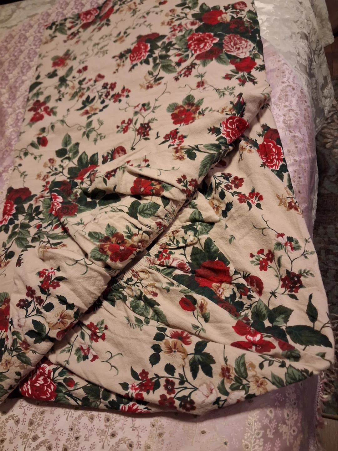 Single bed flannel (fitted) sheet.