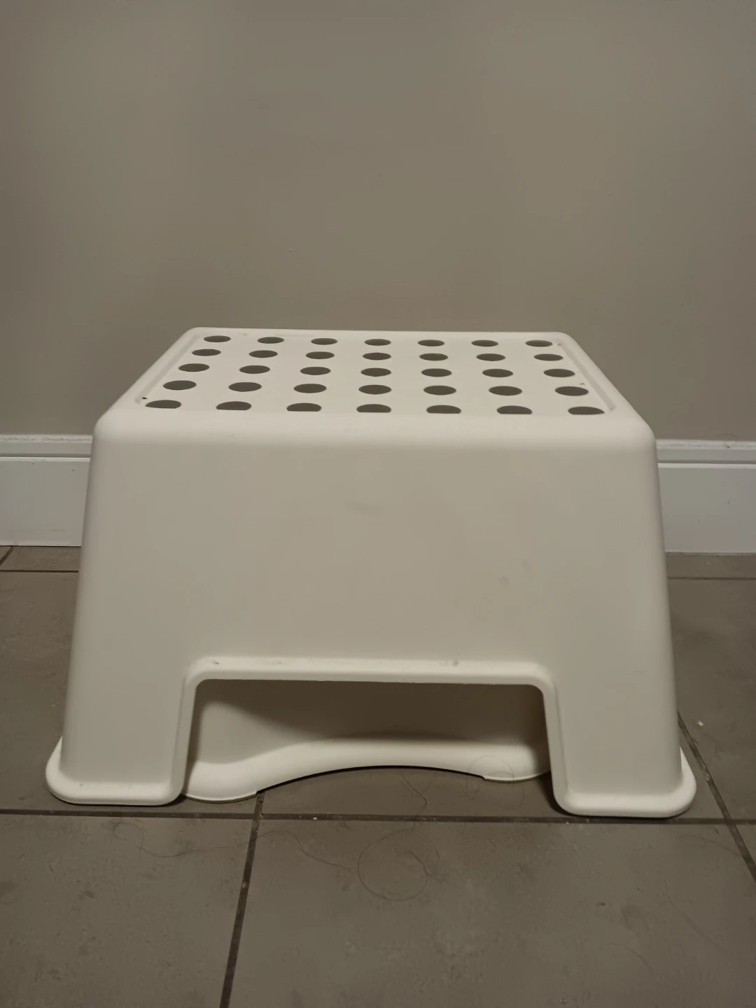 Moving Out sale- White Plastic Step Stool