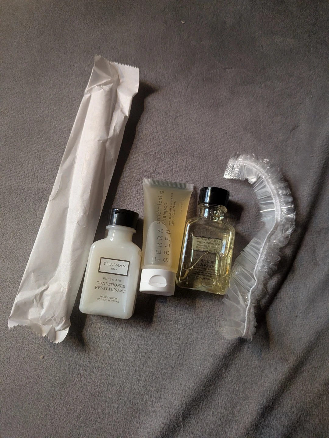 Beekman 1802 Fresh Air Conditioner & Terra Green Shampoo Set