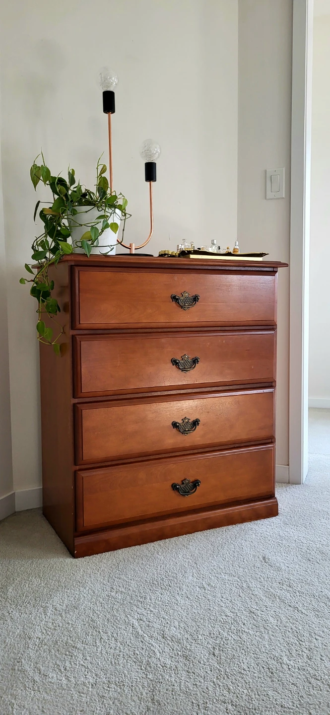 Solid Wood 4-Drawer Dresser / Chest