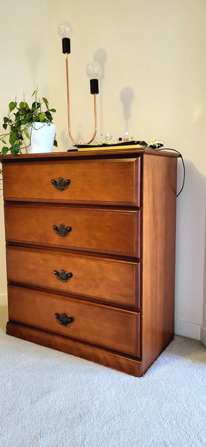 Solid Wood 4-Drawer Dresser / Chest - photo 3