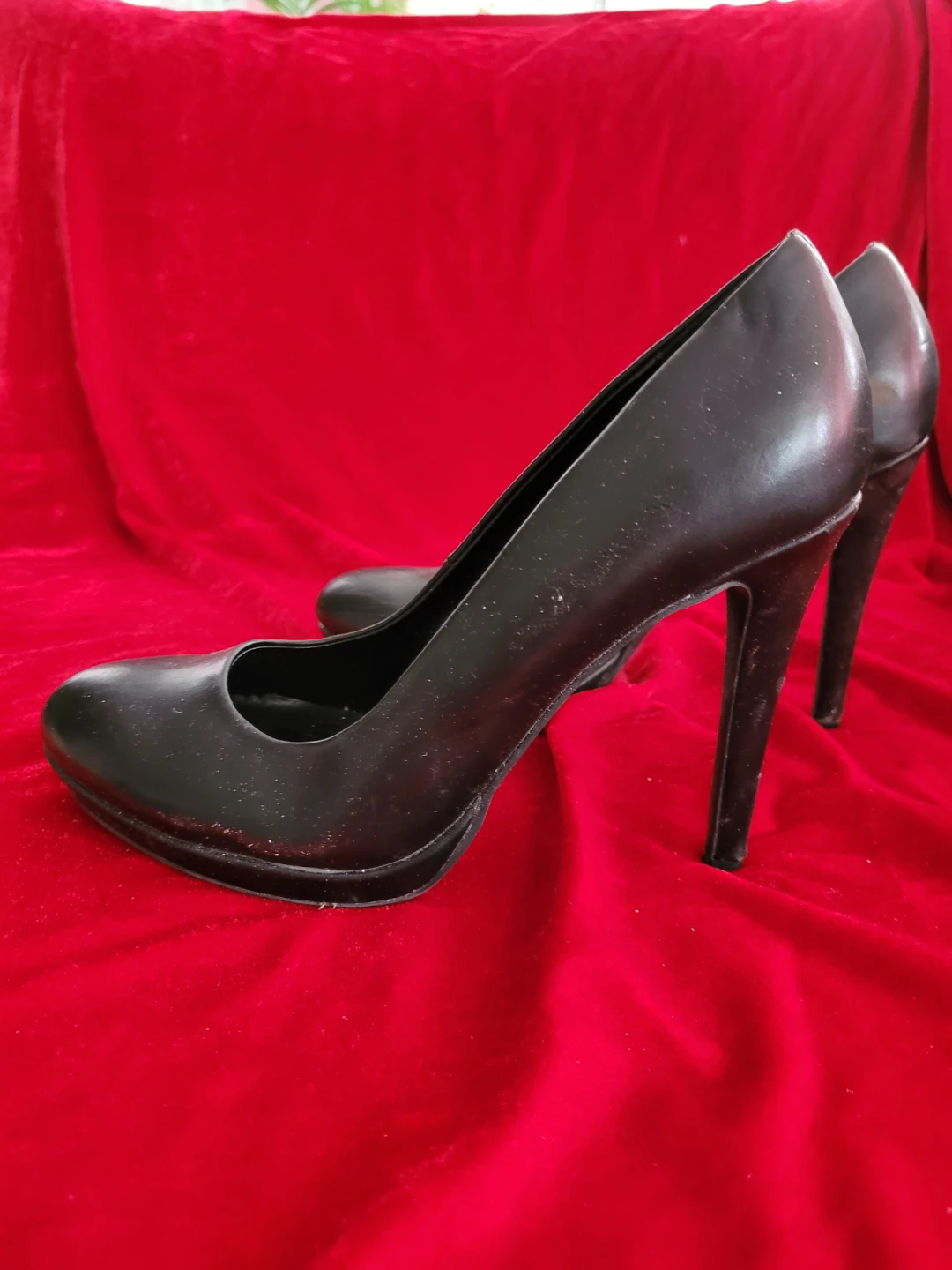 Le Château Black Heels - photo 2