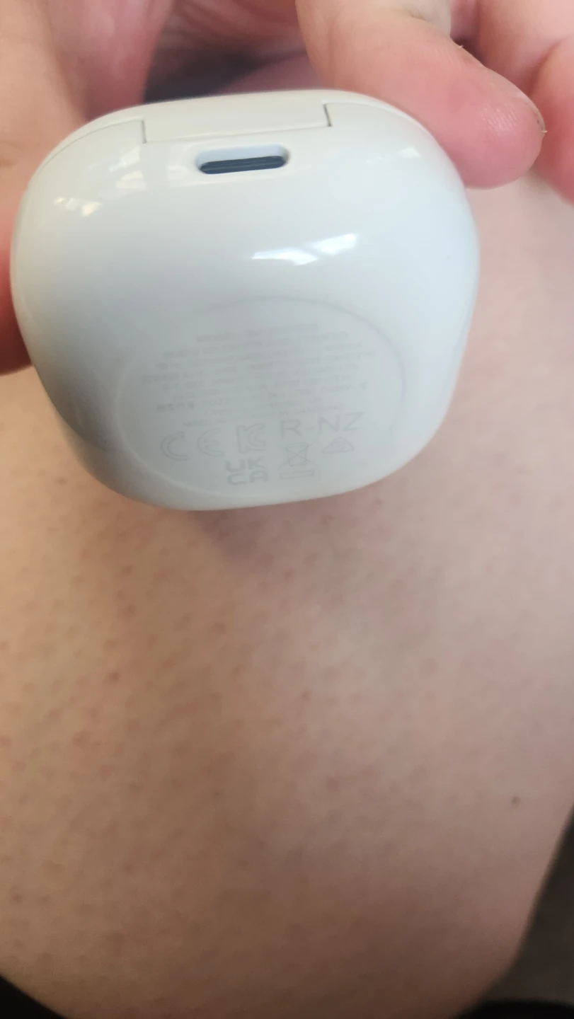 Samsung Galaxy Buds Charging Case - photo 3