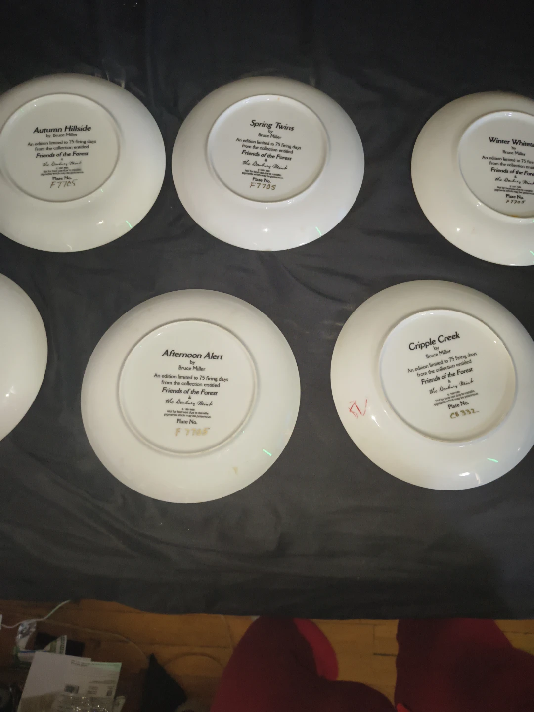 Collection of 5 Decorative Deer Plates - photo 4