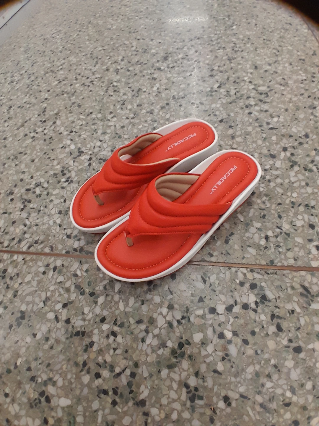 Piccadilly Red Thong Sandals Women's Size 6 - photo 5