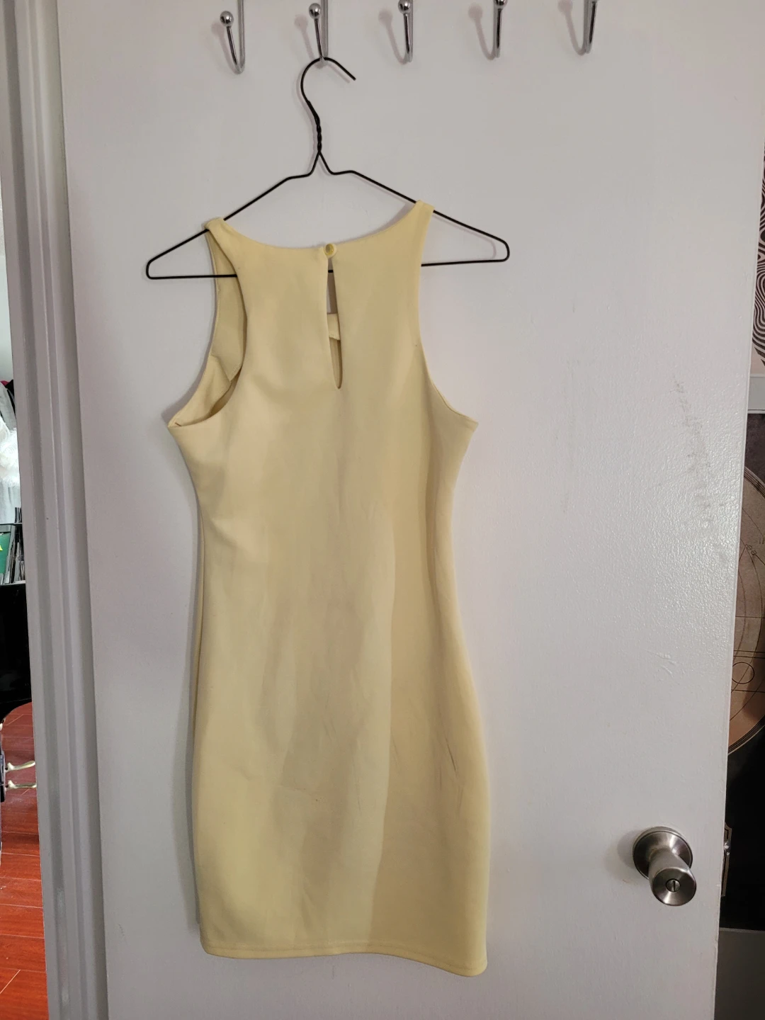 Old Yellow Sleeveless Sheath Dress - photo 2