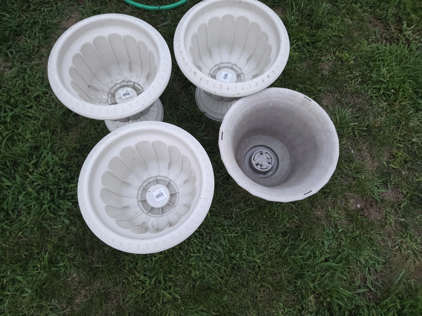 Set of 4 White Urn Planters - photo 2