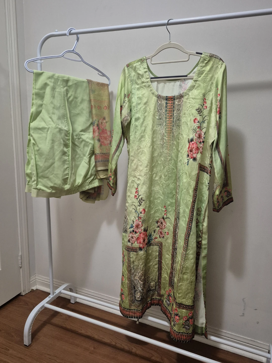 3-Piece Pakistani Salwar Kameez Outfits