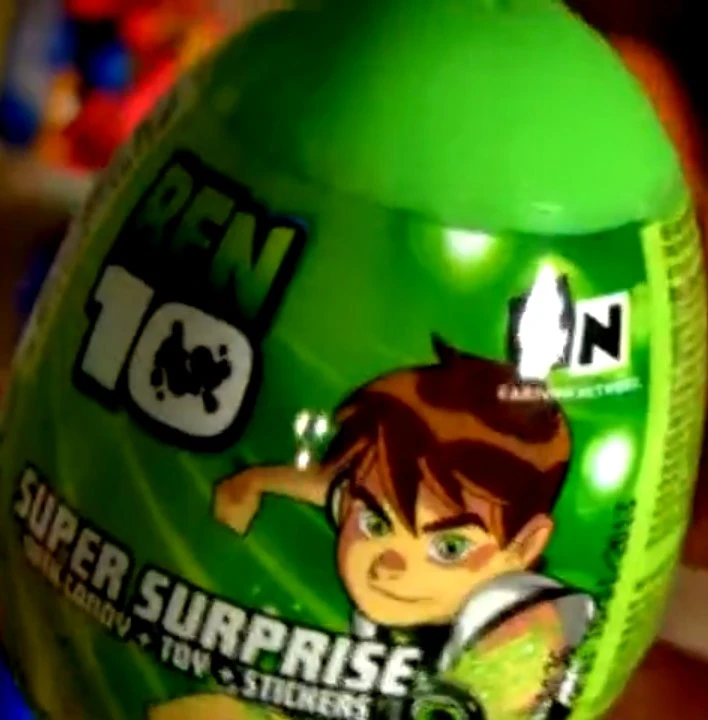 Ben 10 Super Surprise Egg with Candy, Toy, and Stickers