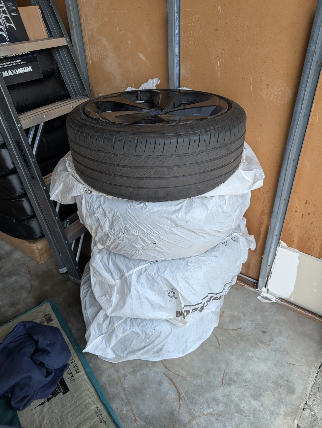 Michelin 235/40R19 Tire