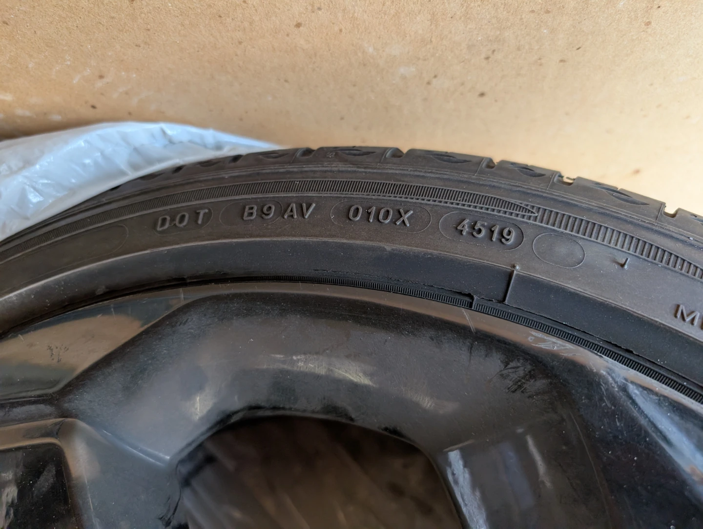 Michelin 235/40R19 Tire - photo 5