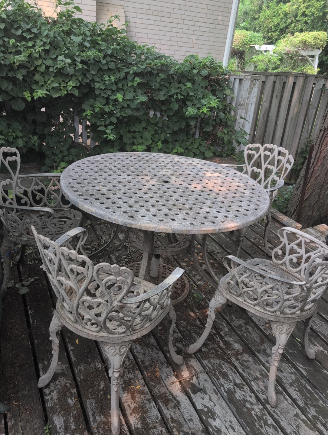 🌿 Cast Aluminum Patio Dining Set – 5 Pieces – $750 OBO