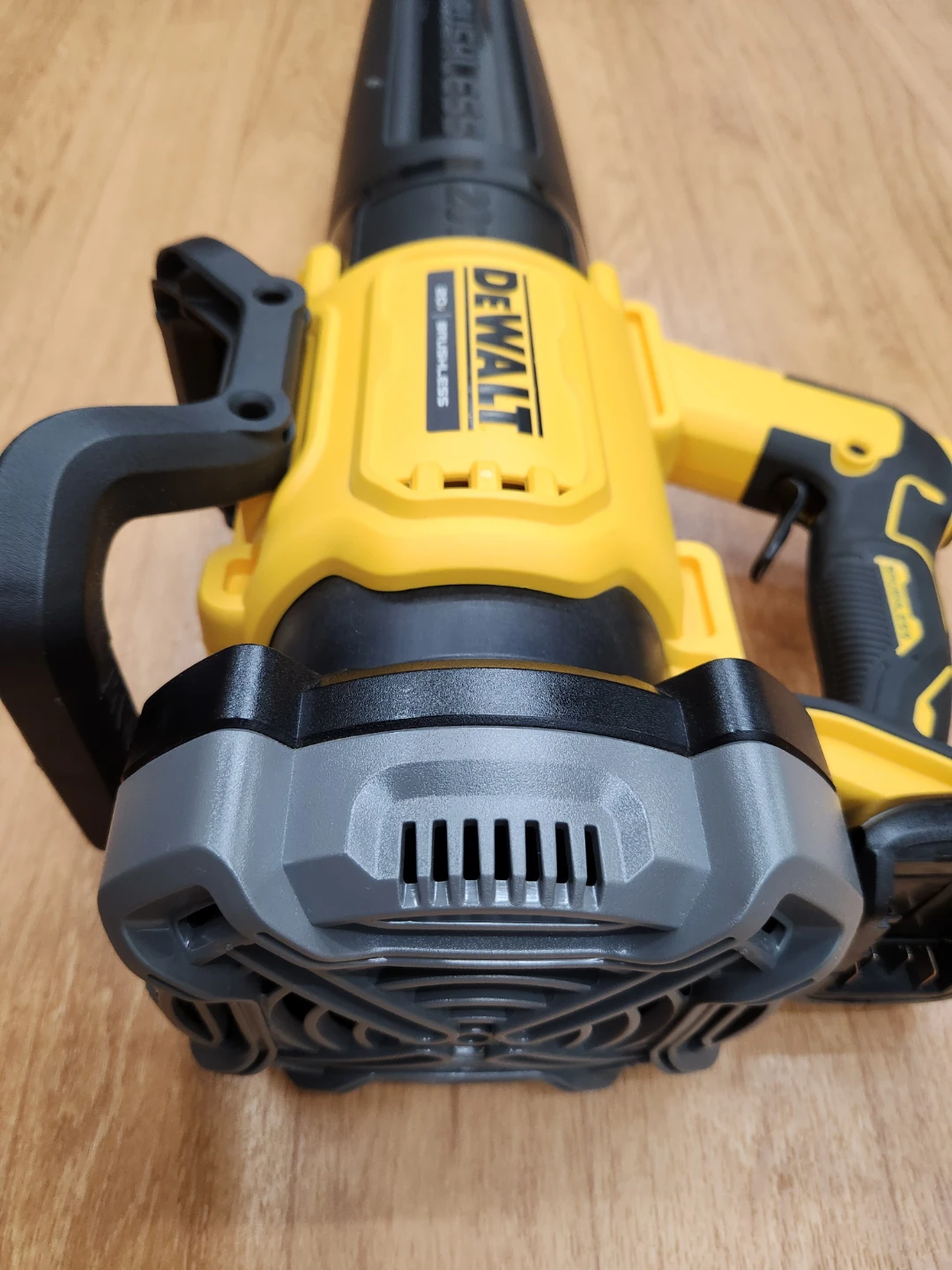 DEWALT 20V MAX XR Brushless Leaf Blower - photo 3