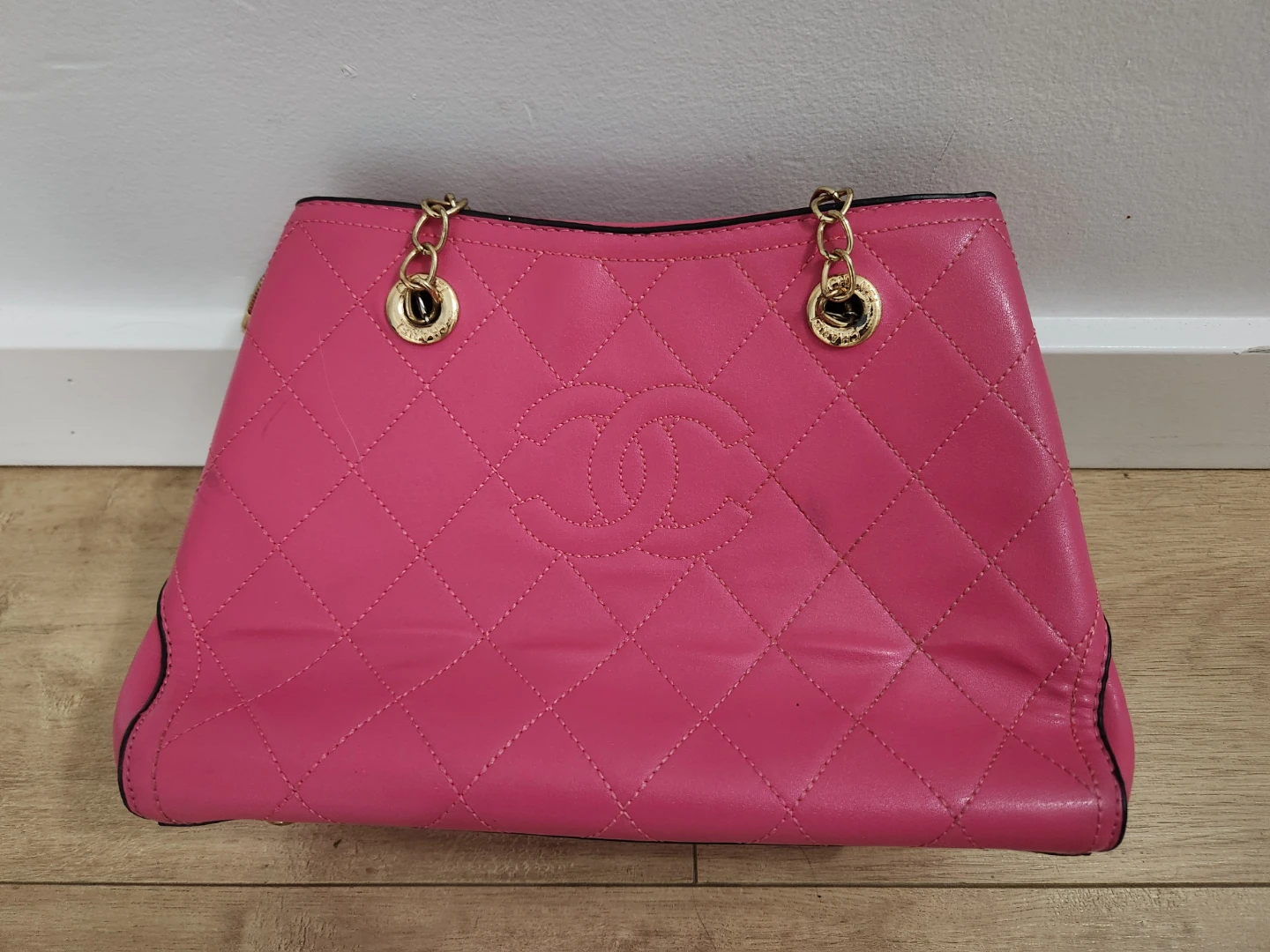 Pink Chanel-Inspired Quilted Handbag with Gold Chain Handles - photo 5