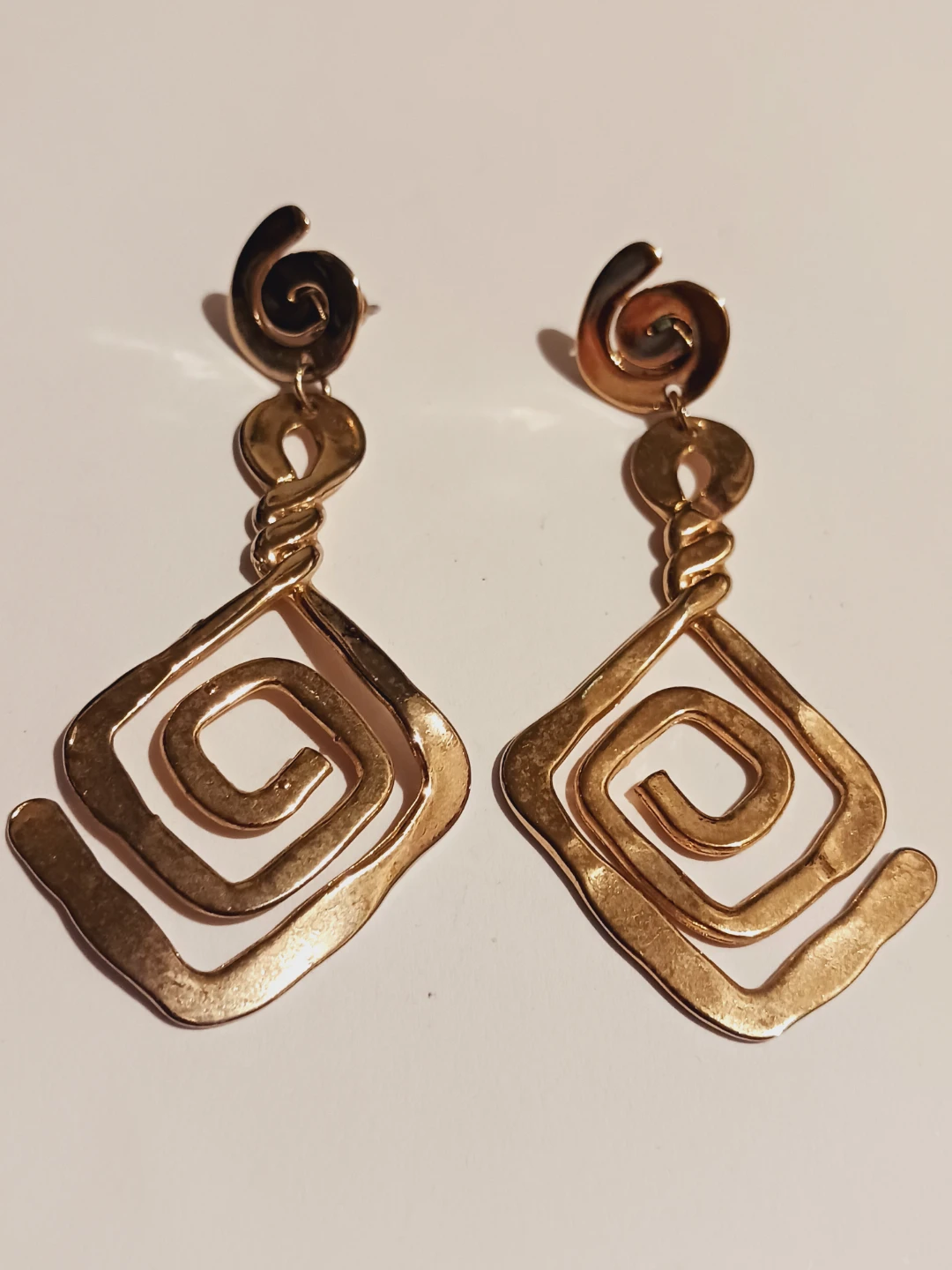 Gorgeous Artisan Abstract Spiral Swirl Gold Tone Earrings - photo 4