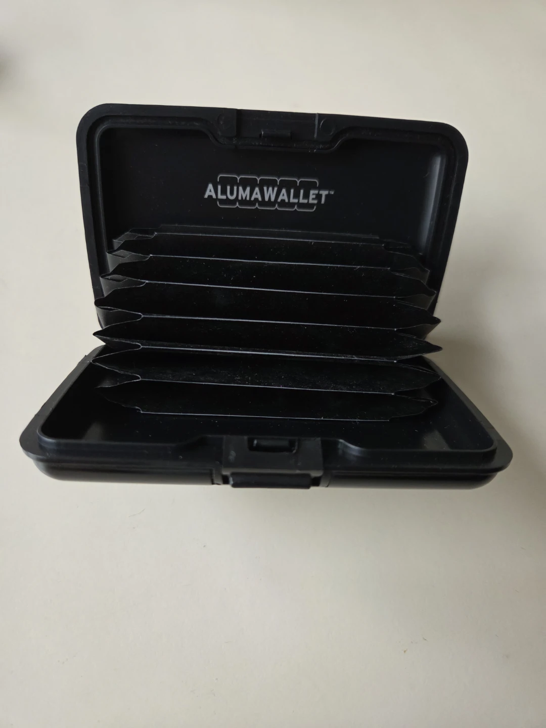 AlumaWallet Card Holder. NEW RFID protector