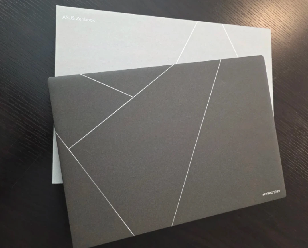 ASUS Zenbook Laptop - photo 3