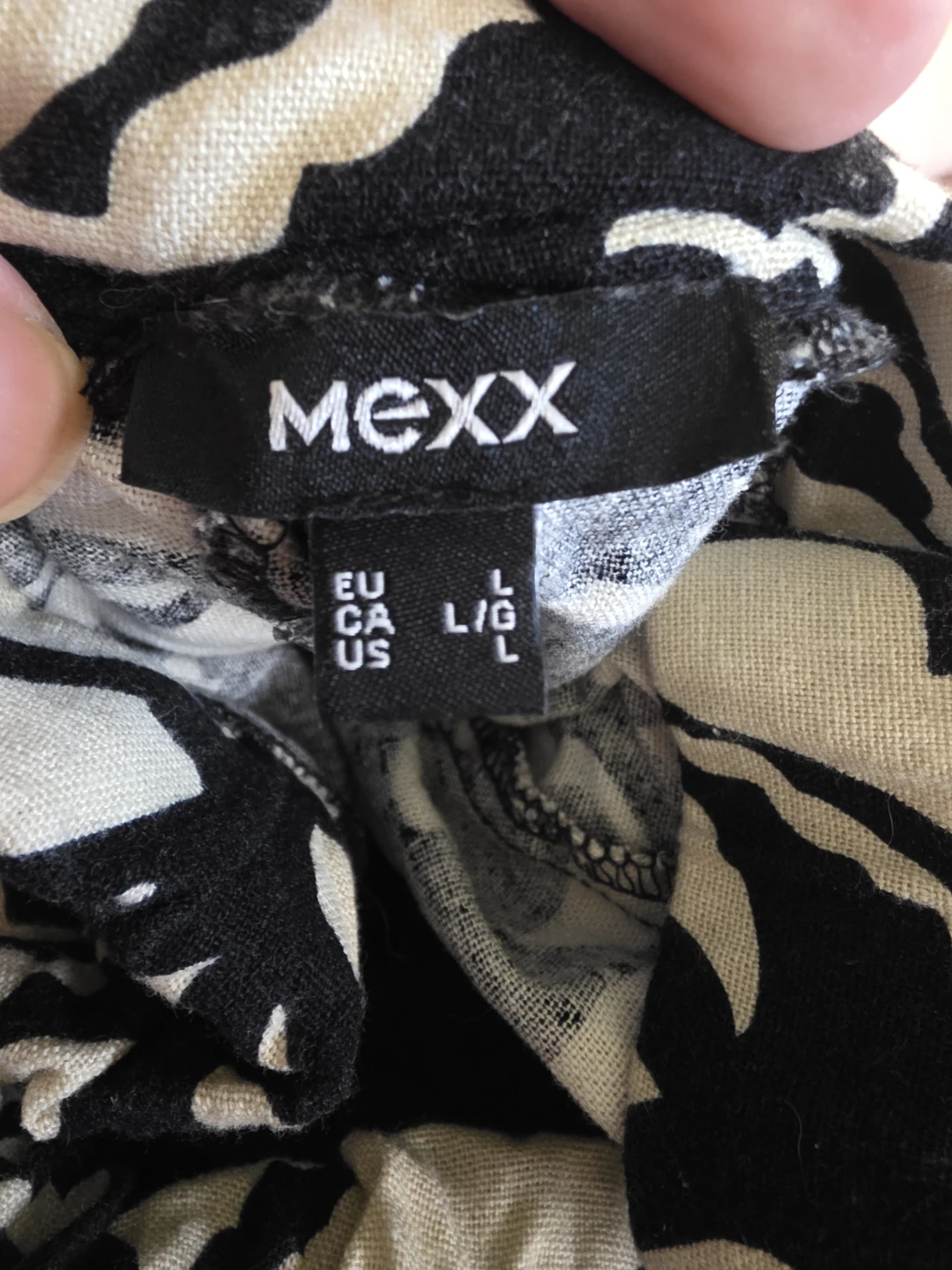 Mexx Black & Beige Floral Print capris