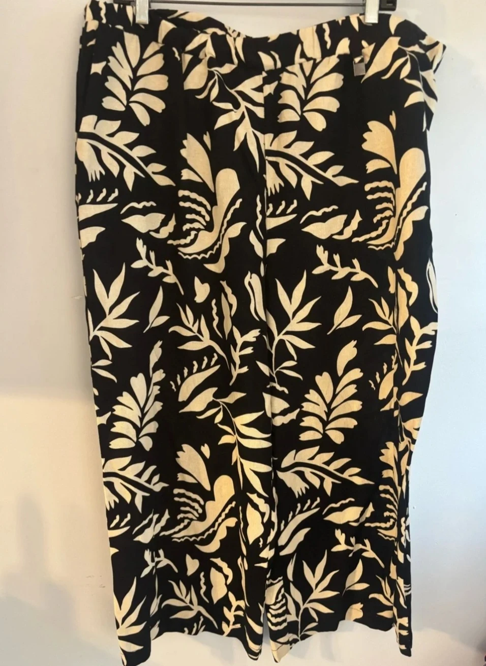Mexx Black & Beige Floral Print capris - photo 2