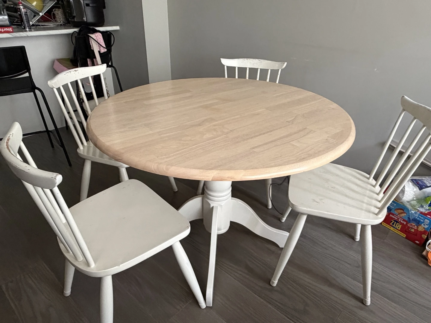 Round Pedestal Dining Table with 4 Chairs
