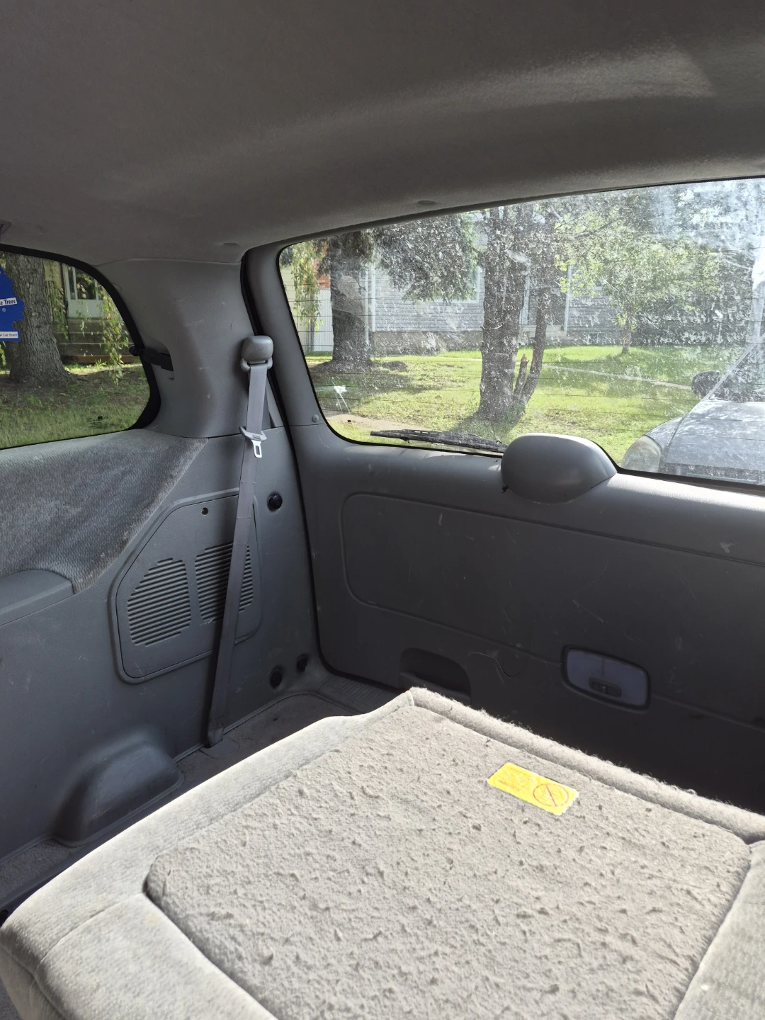 Silver Kia Sedona Van 2004 - photo 5