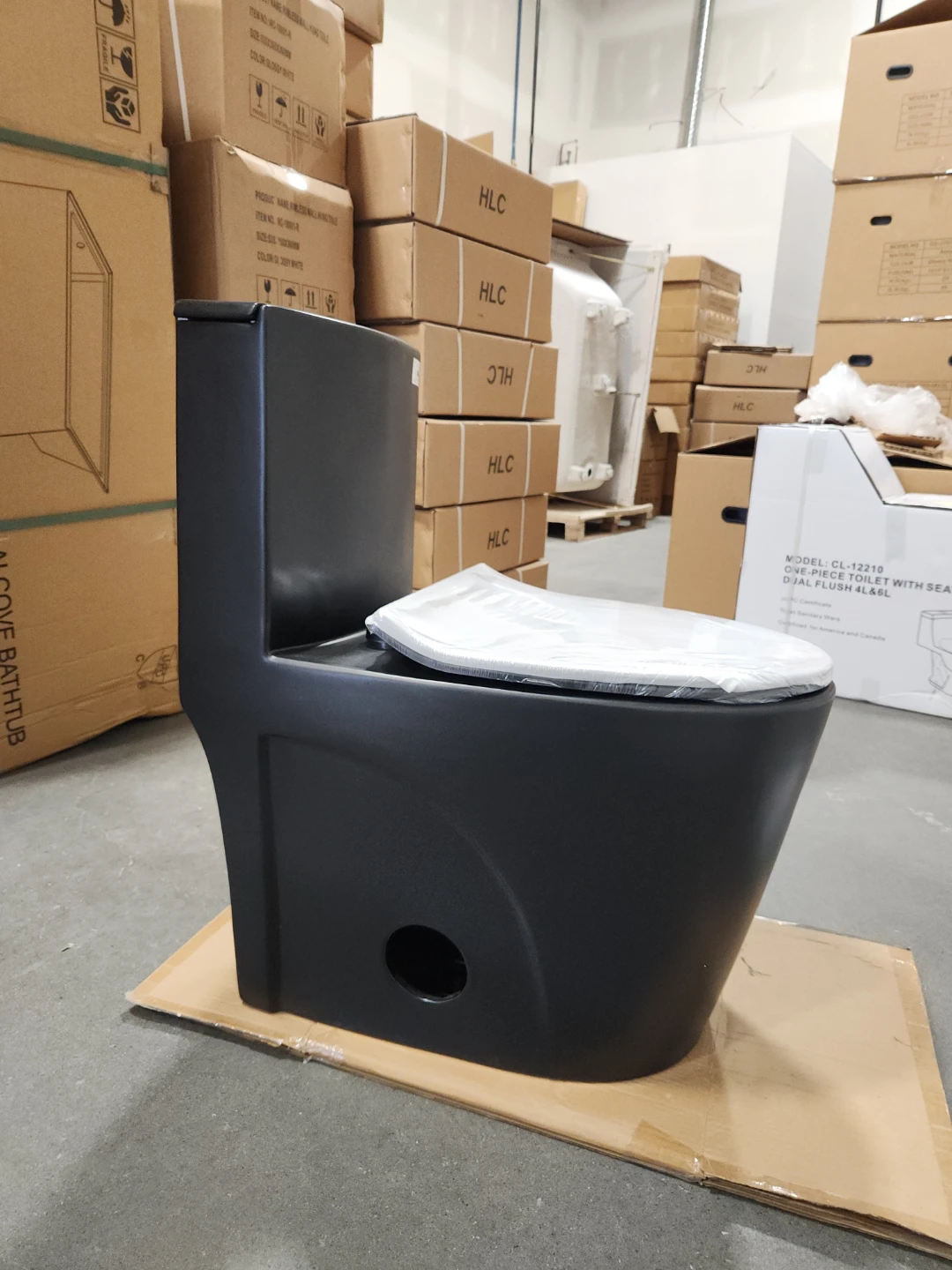 Matt black toilet - photo 2