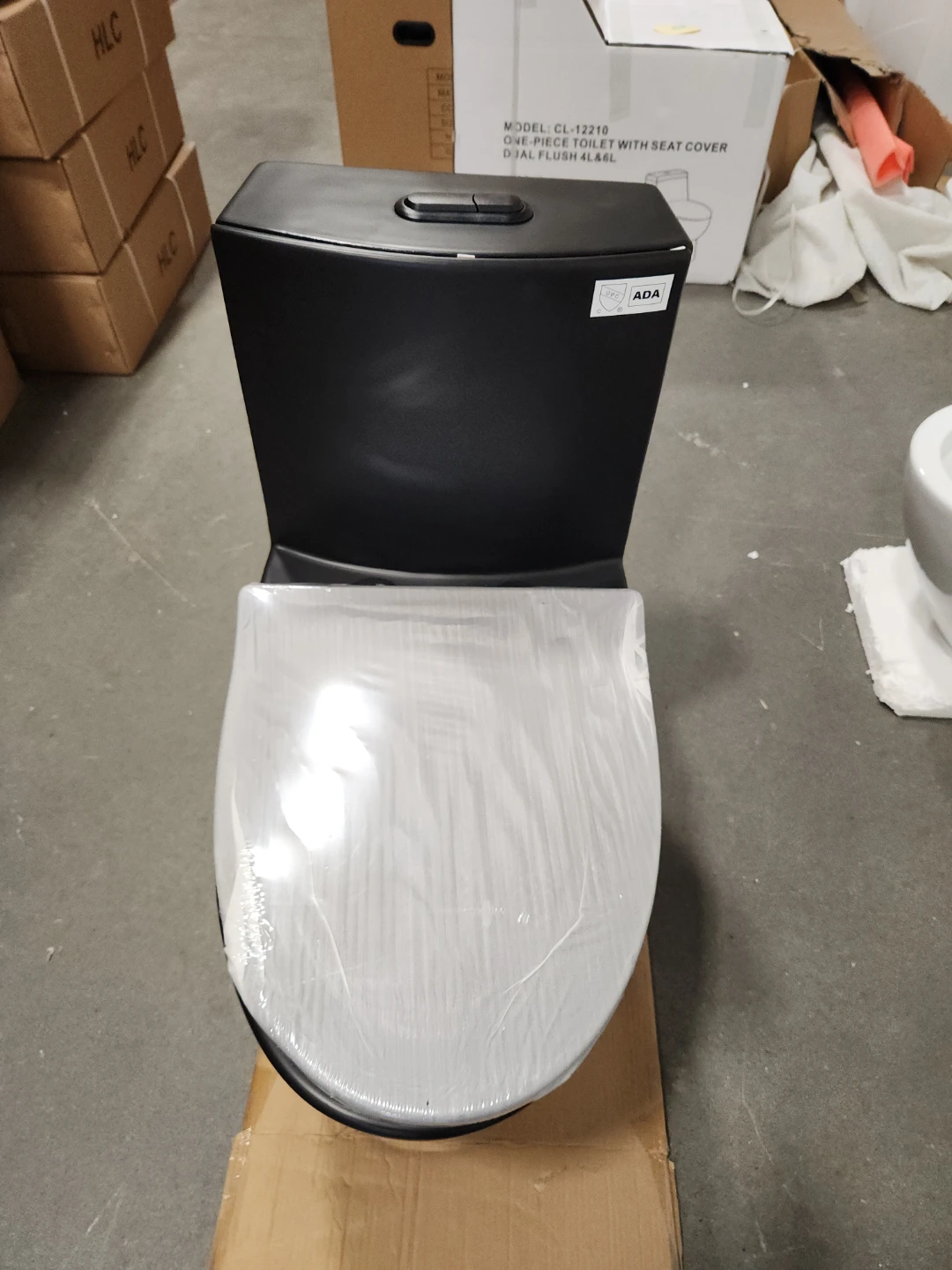 Matt black toilet - photo 4