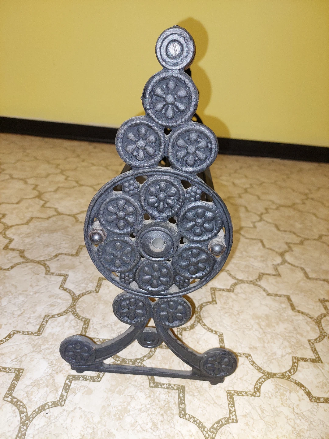 Vintage Cast Iron Newspaper Log Roller - photo 3