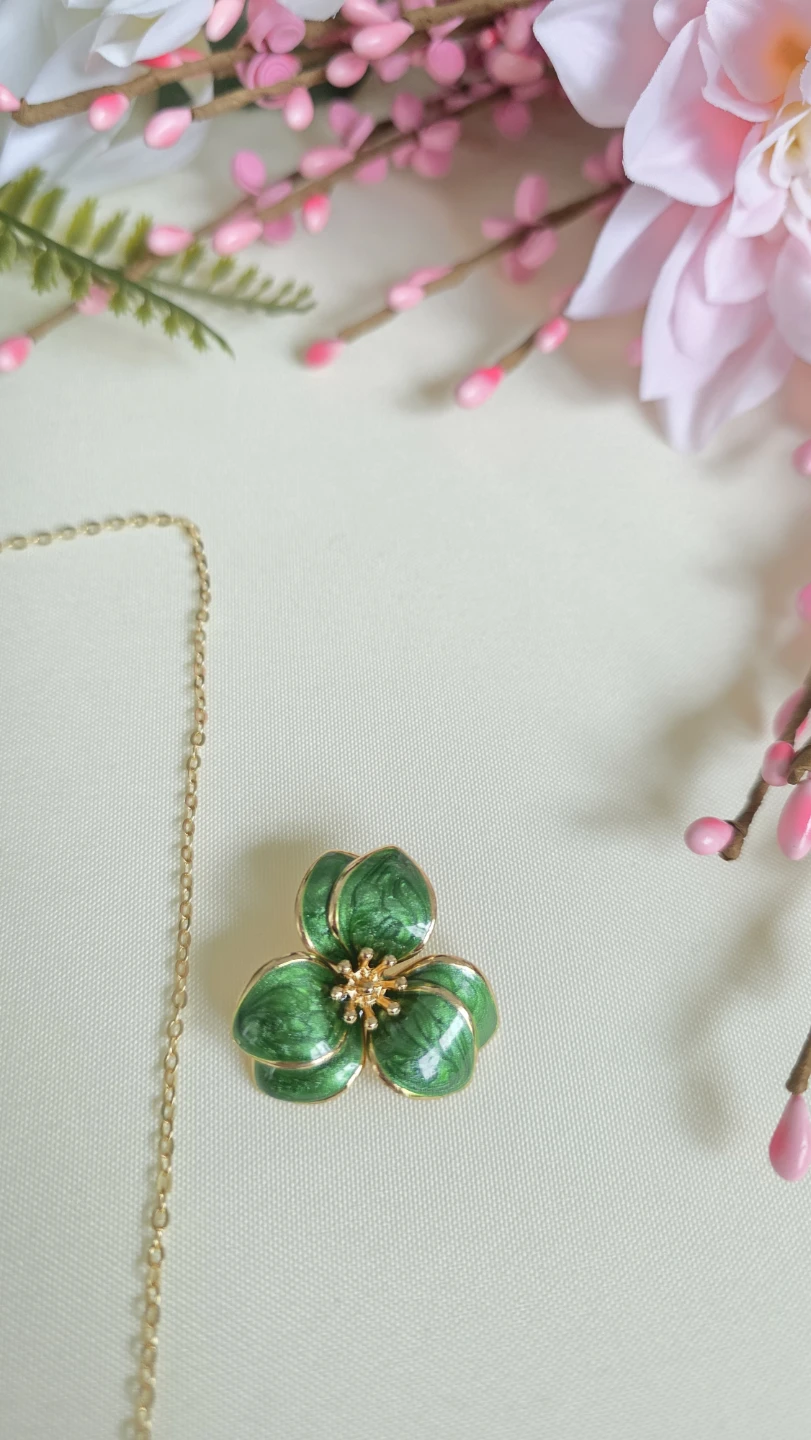 Green Flower Pendant Necklace and Earrings Set - photo 2