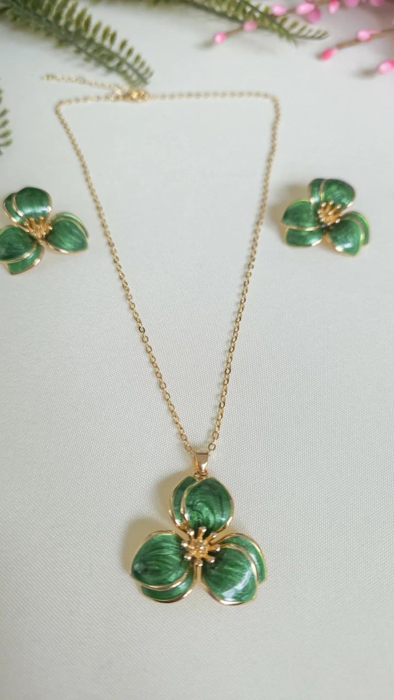 Green Flower Pendant Necklace and Earrings Set - photo 4