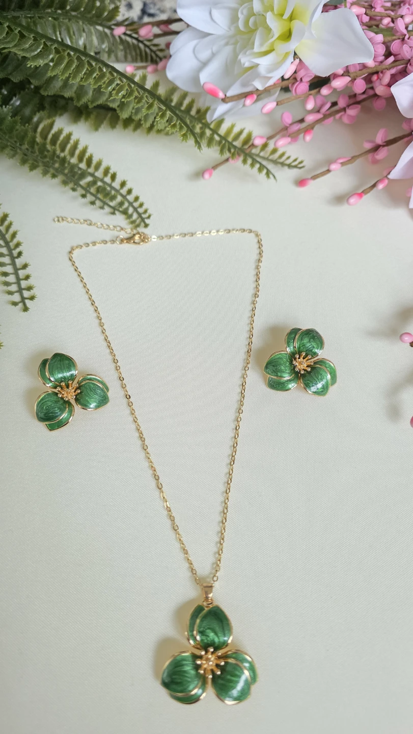 Green Flower Pendant Necklace and Earrings Set - photo 5